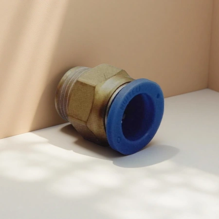 Universal corrosion-resistant water pipe fittings with golden threaded joints and blue sealing rings Universal corrosion-resistant water pipe fittings with golden threaded joints and blue sealing rings